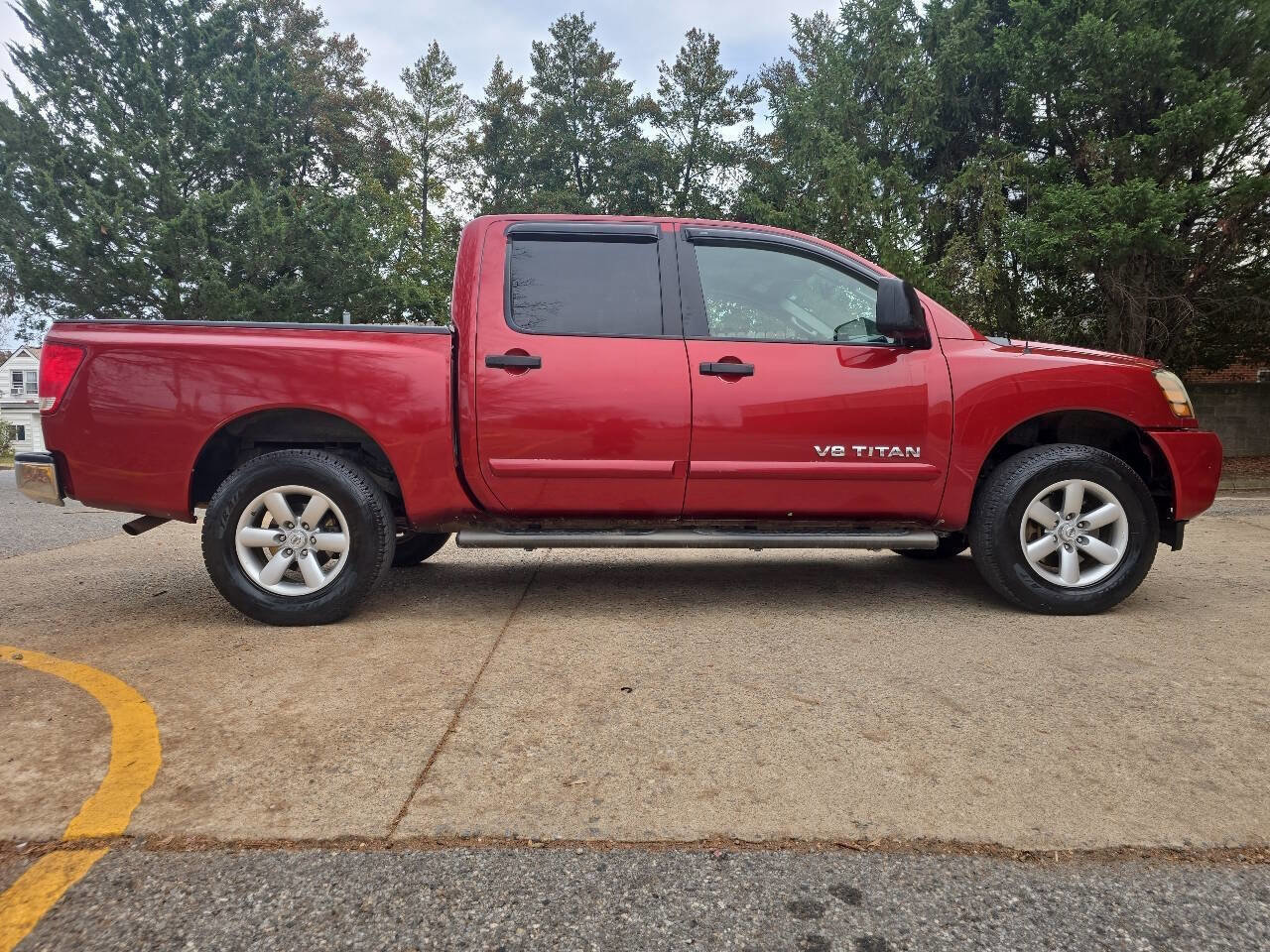 Used 2014 Nissan Titan SV w/ SV Premium Utility Package image 2