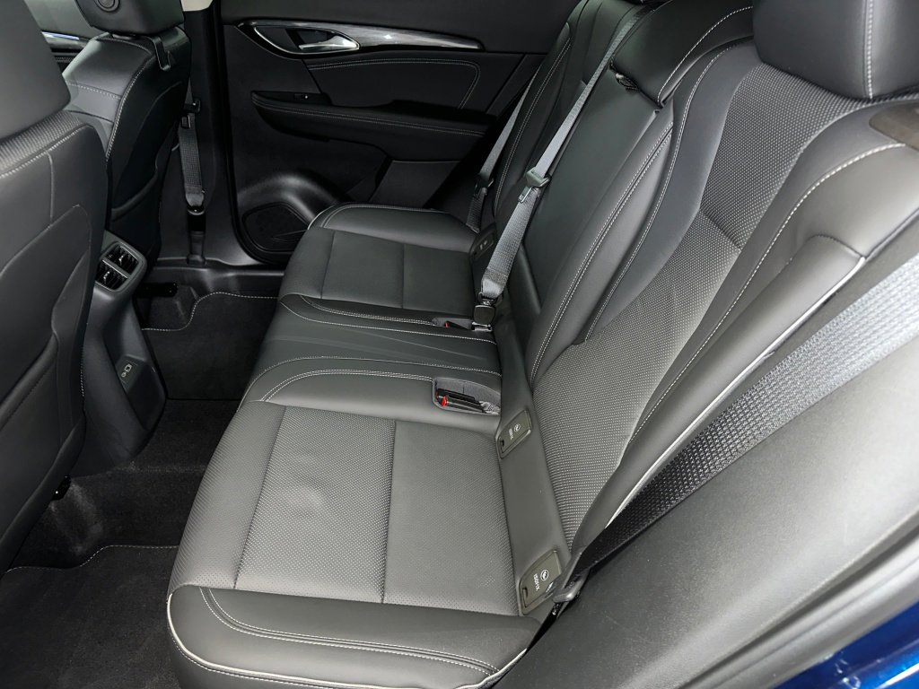 Certified 2023 Buick Envision Essence image 19