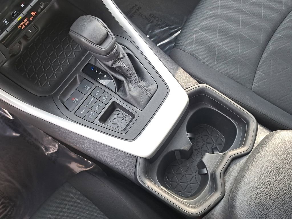 Used 2021 Toyota RAV4 XLE w/ Carpet Mat Package (TMS) AWD/4WD image 26
