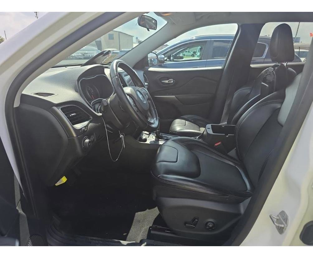 Used 2019 Jeep Cherokee Latitude Plus w/ Trailer Tow Group AWD/4WD image 8