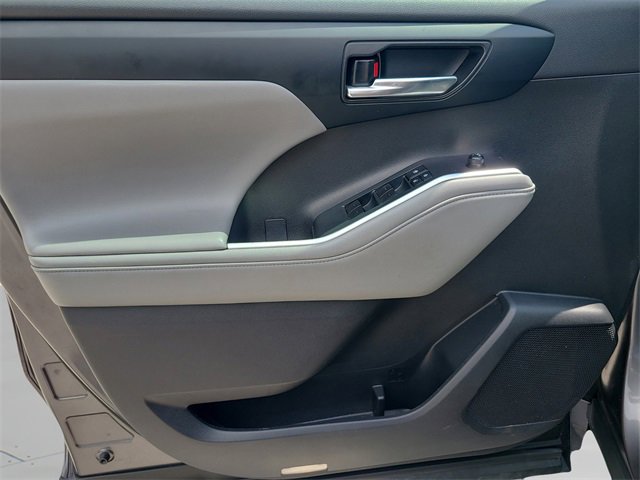 Used 2022 Toyota Highlander XLE image 20