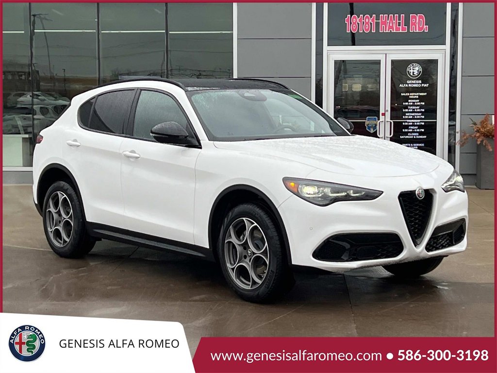 New 2025 Alfa Romeo Stelvio Sprint image 2