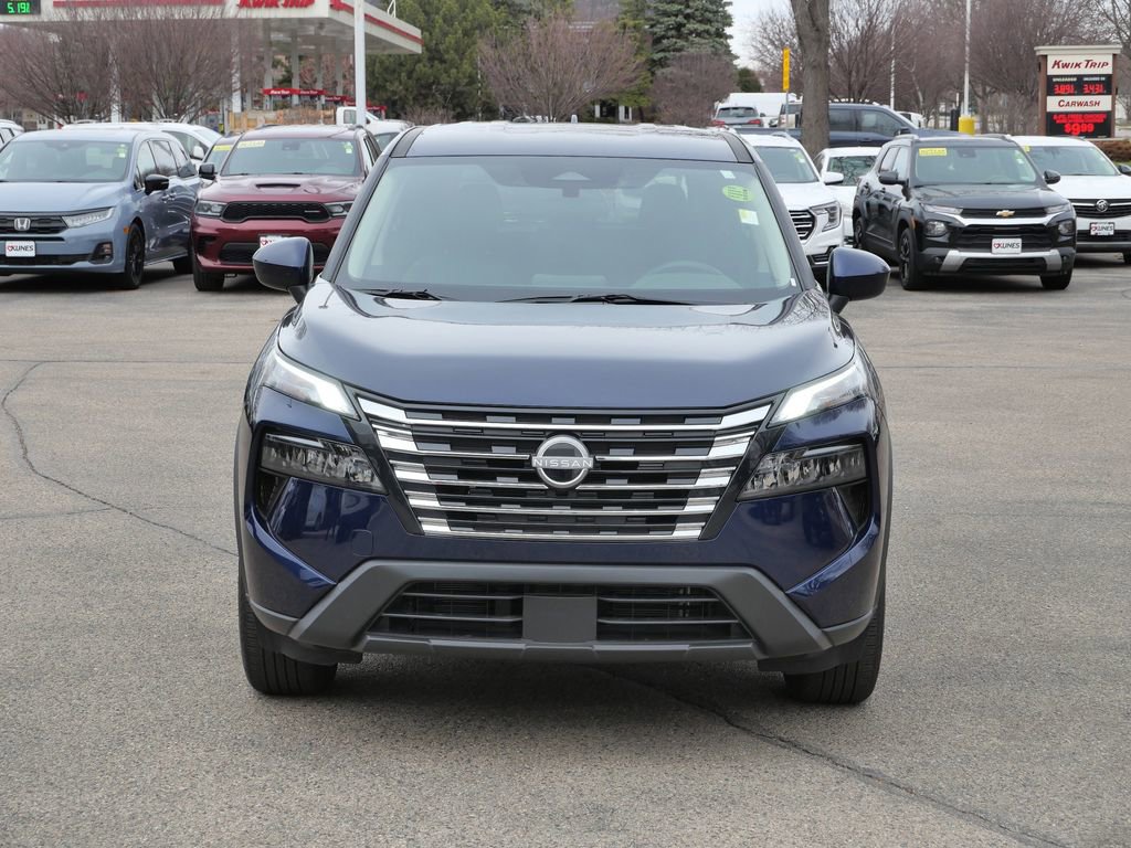 Used 2025 Nissan Rogue SV AWD/4WD image 2