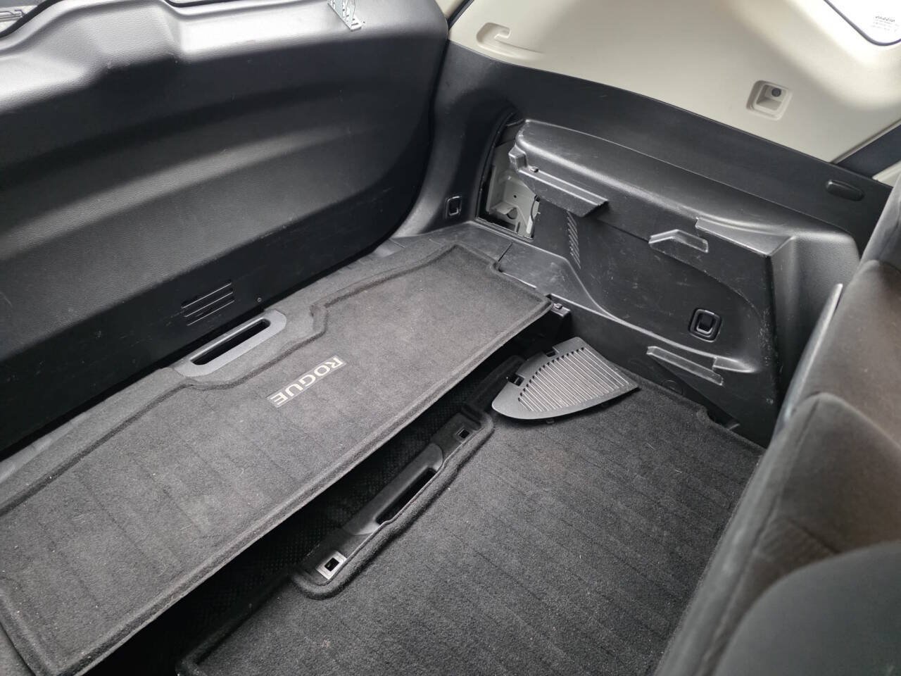 Used 2016 Nissan Rogue SV AWD/4WD image 29