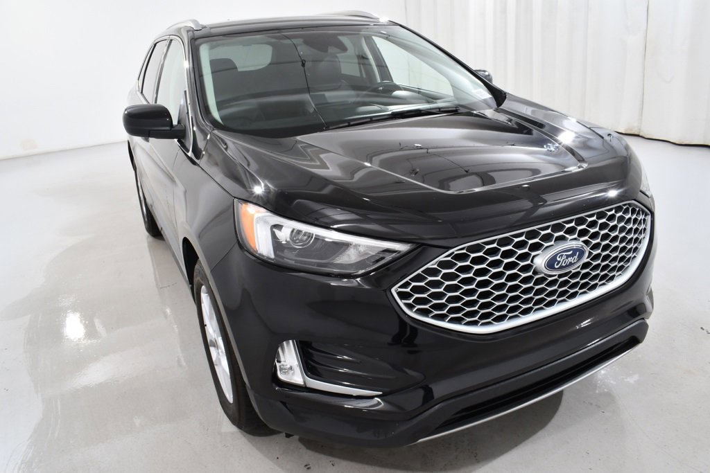 Used 2024 Ford Edge SEL w/ Convenience Package image 4