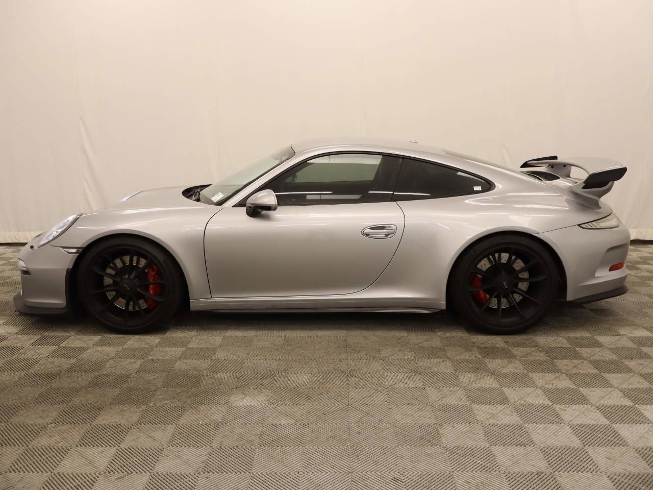 Used 2015 Porsche 911 GT3 RWD image 2