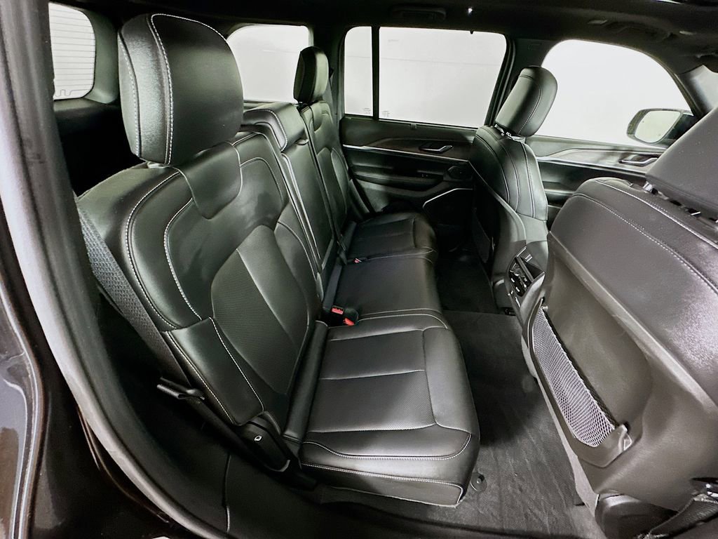 Certified 2025 Jeep Grand Cherokee Limited w/ Luxury Tech Group II image 40
