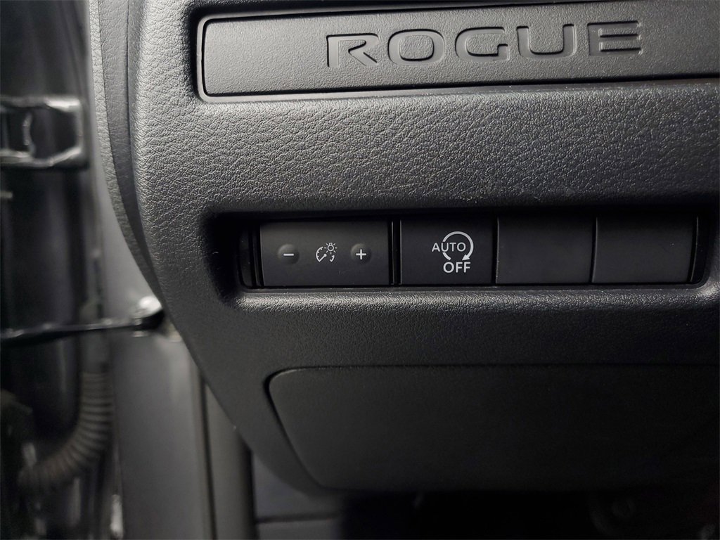 Used 2024 Nissan Rogue S image 11