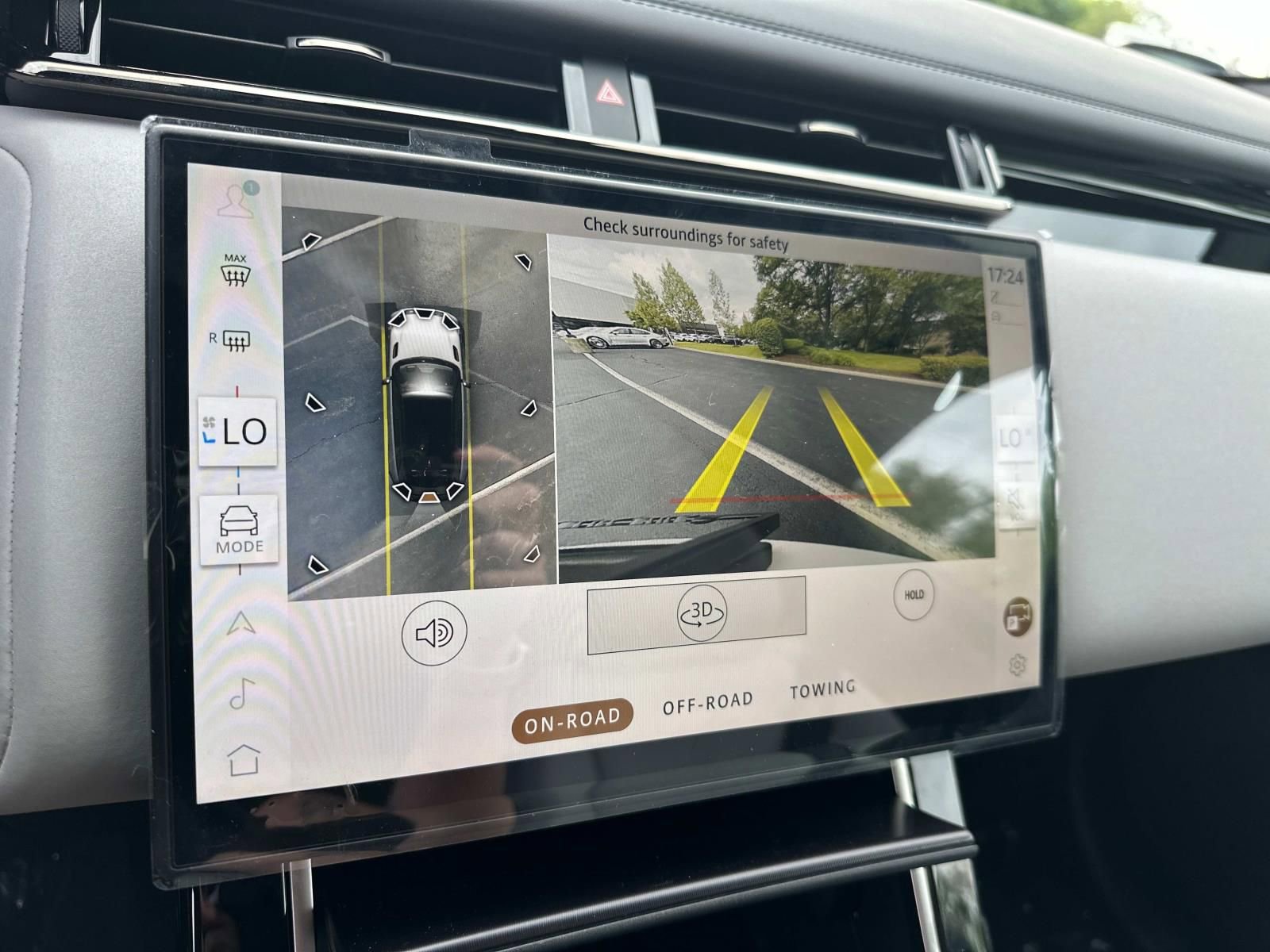 New 2026 Land Rover Range Rover Velar Dynamic SE image 16