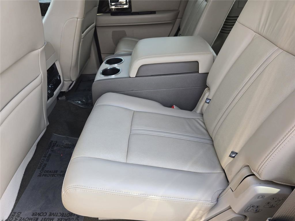Used 2017 Lincoln Navigator Select image 13