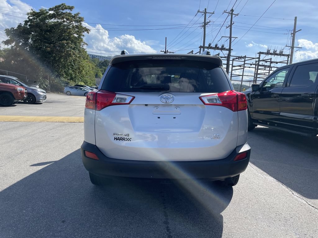 Used 2015 Toyota RAV4 LE AWD/4WD image 4