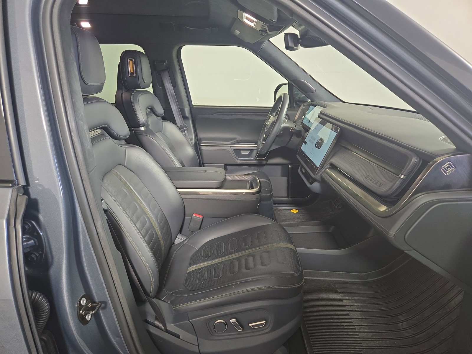 Used 2022 Rivian R1S Launch Edition image 24