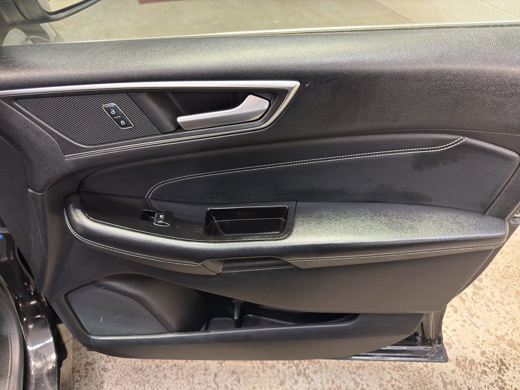 Used 2015 Ford Edge Titanium AWD/4WD image 19