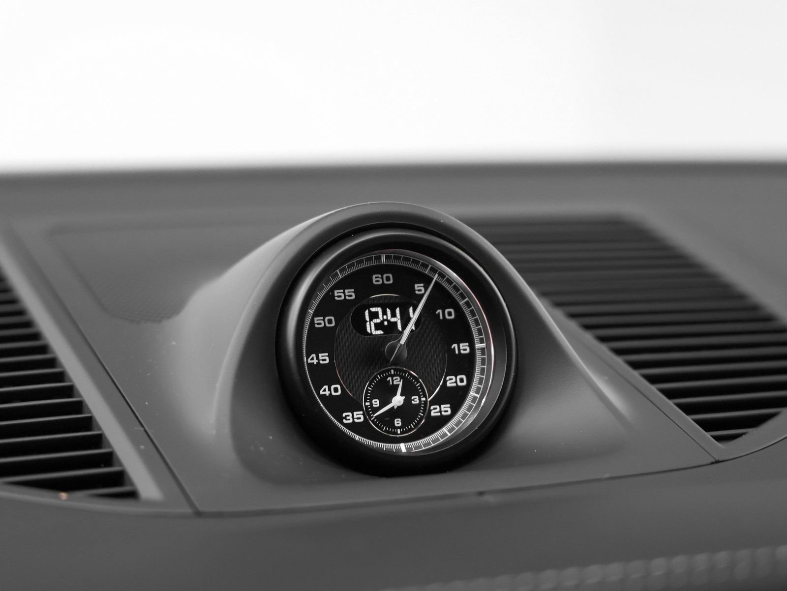 Certified 2026 Porsche Macan image 39