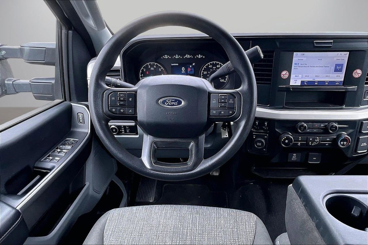 Used 2025 Ford F250 XLT image 12