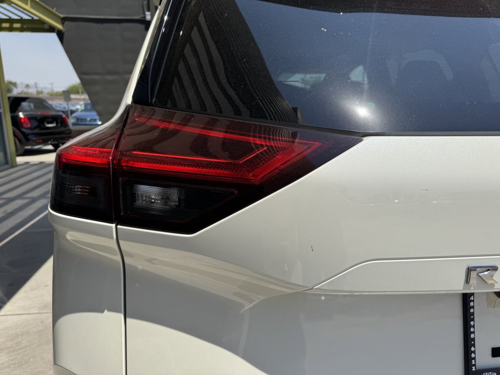 Used 2022 Nissan Rogue Platinum w/ Head-Up Display Package image 14