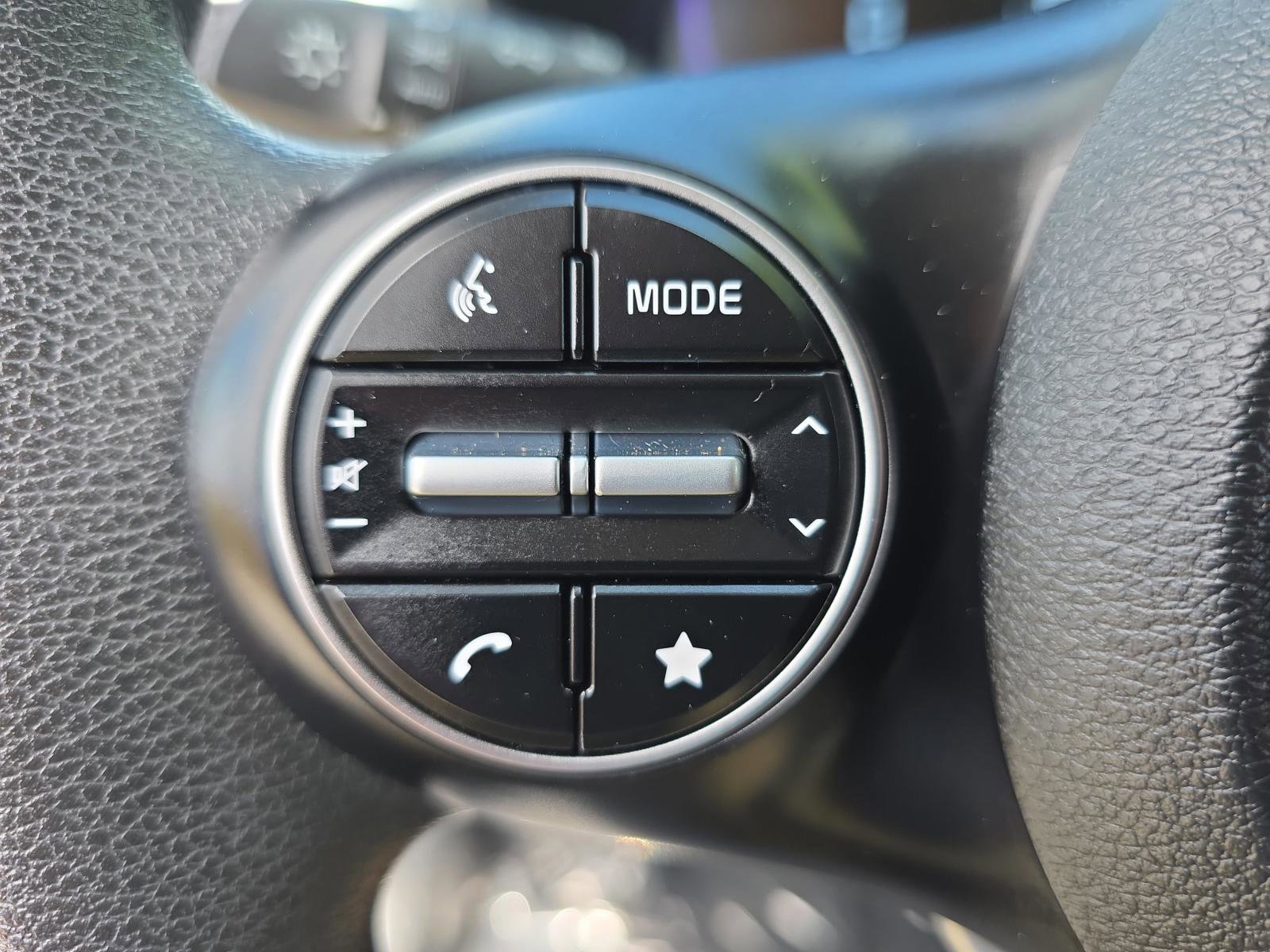 Used 2025 Kia Soul LX FWD image 29