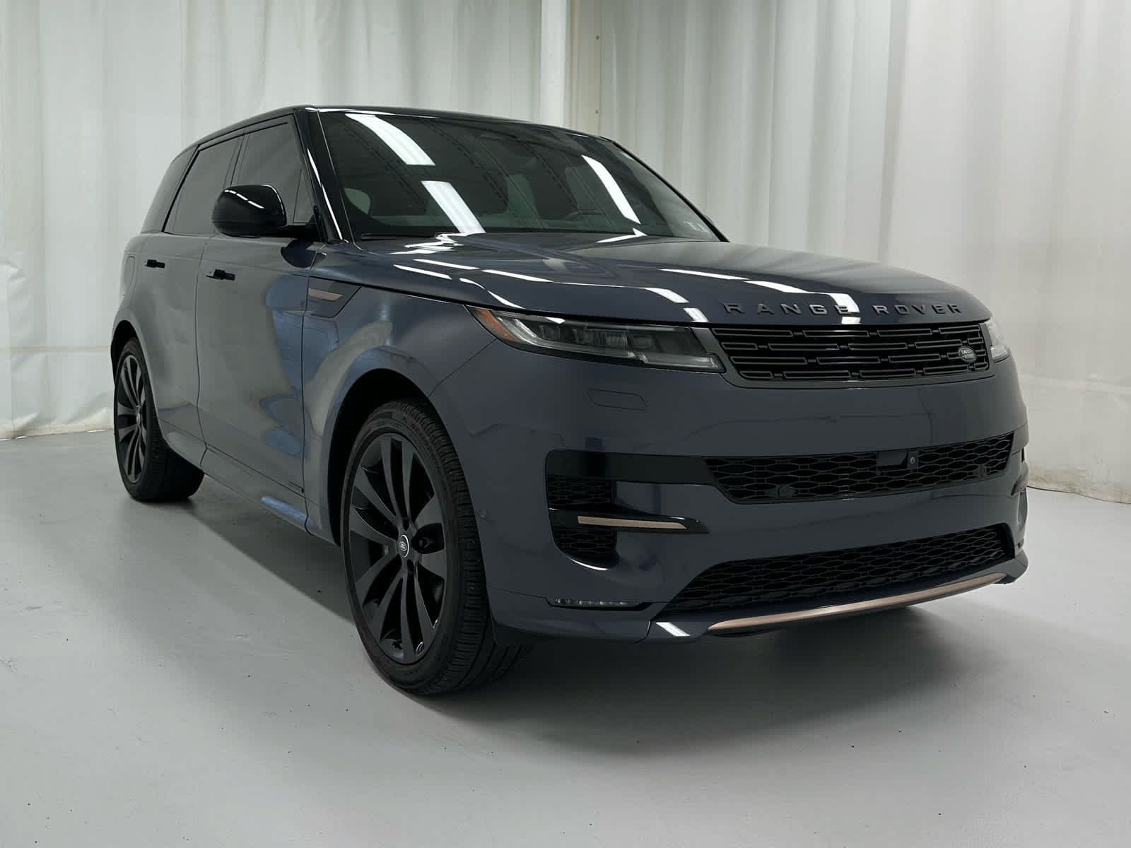 Used 2025 Land Rover Range Rover Sport Autobiography AWD/4WD image 2