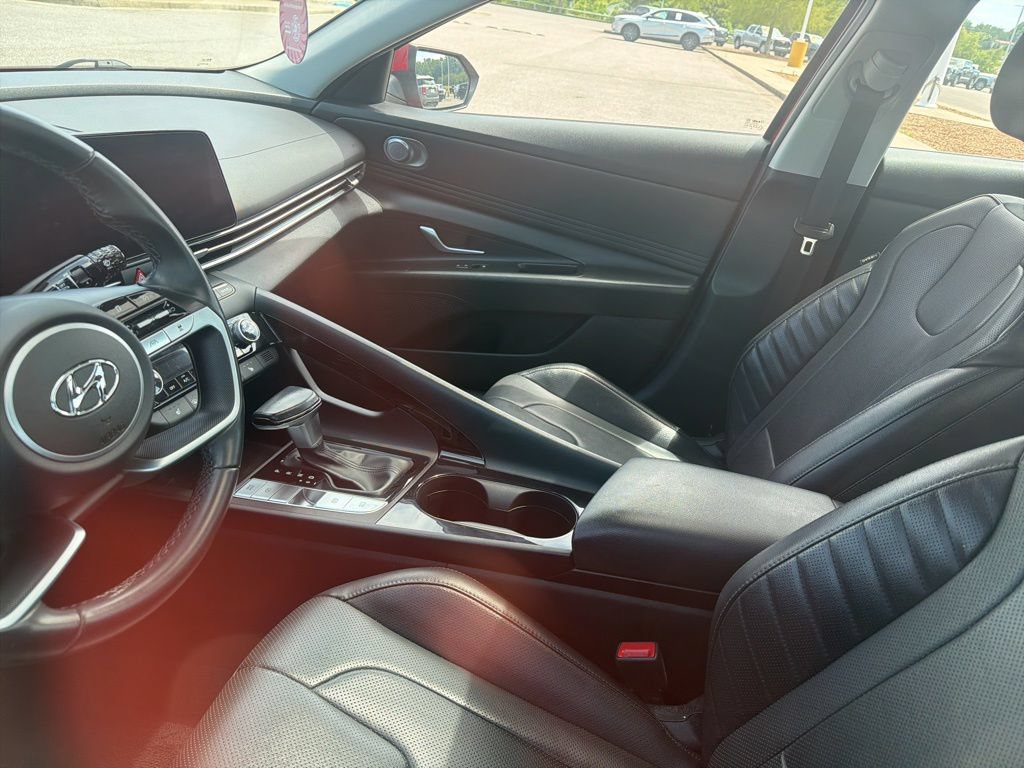 Used 2023 Hyundai Elantra Limited FWD image 4