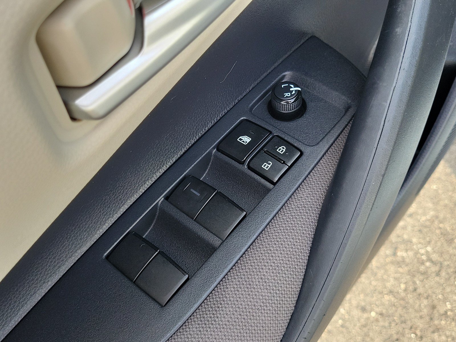 Used 2021 Toyota Corolla LE FWD image 14