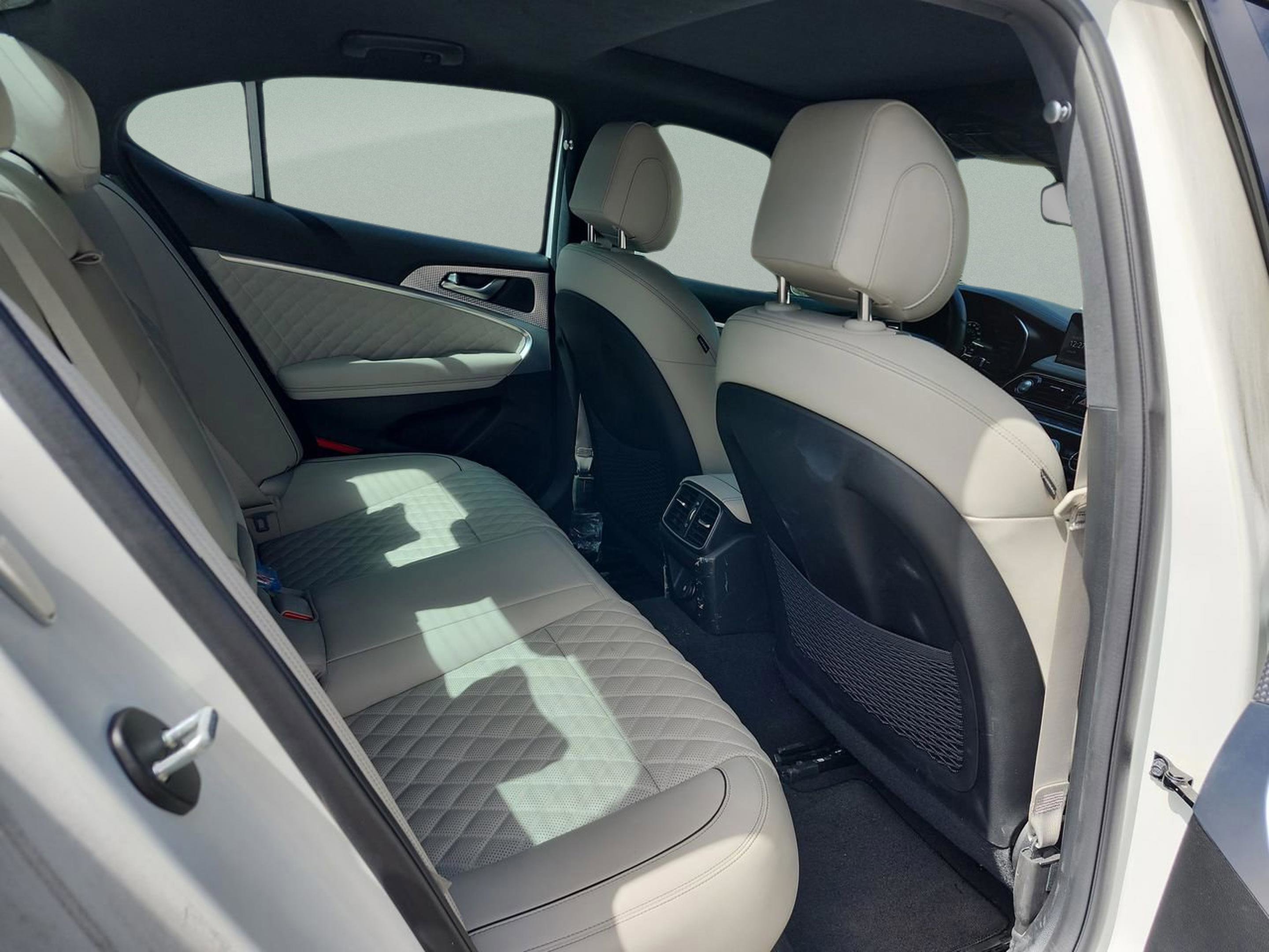 Used 2023 Genesis G70 3.3T w/ Sport Prestige Package image 18