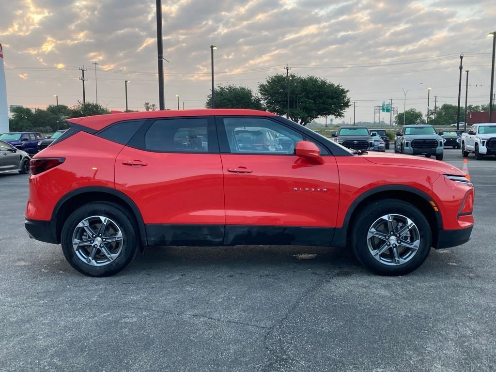 Used 2025 Chevrolet Blazer LT FWD image 4