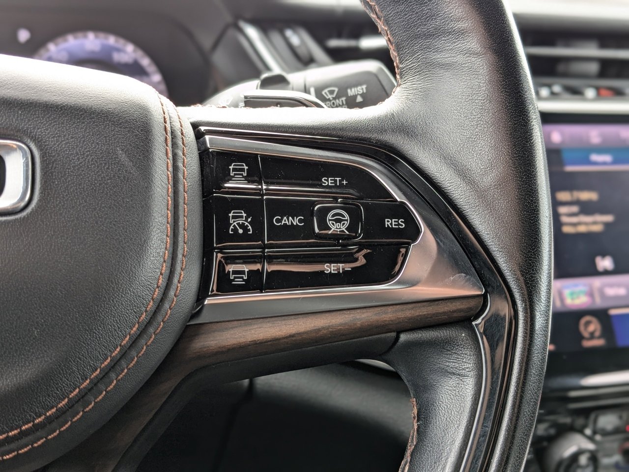 Used 2021 Jeep Grand Cherokee L Summit w/ Advanced Protech Group IV image 34