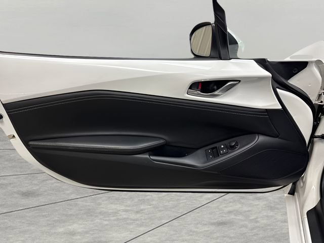 Used 2021 MAZDA MX-5 Miata RF Grand Touring RWD image 10