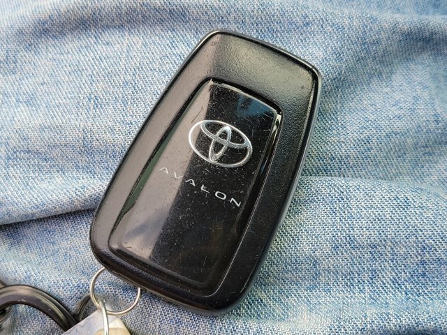 Used 2019 Toyota Avalon Touring image 30