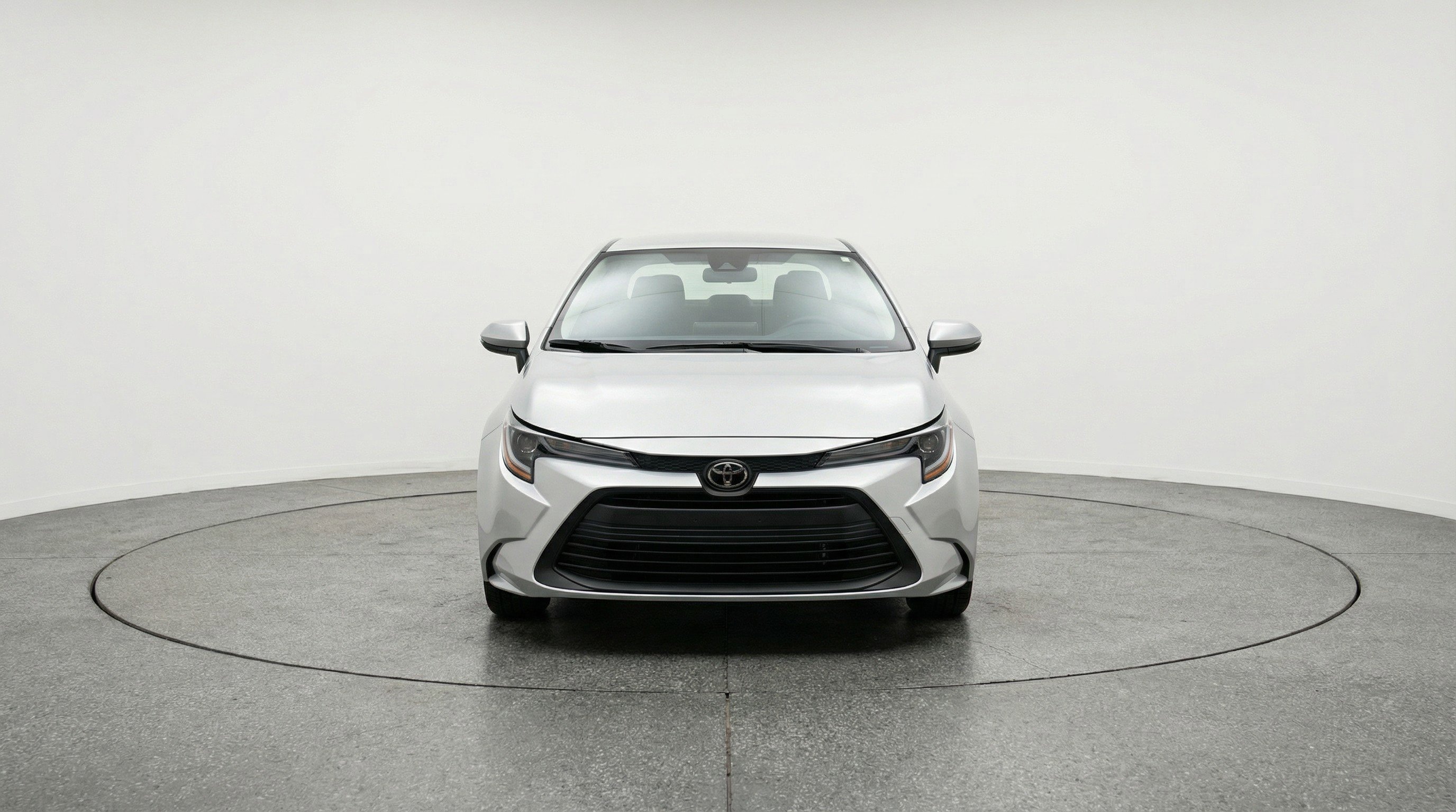 Used 2025 Toyota Corolla LE image 2