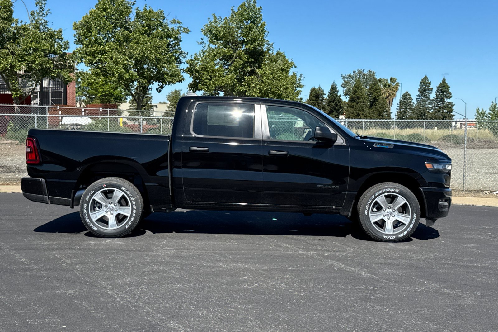 New 2026 RAM 1500 Express RWD image 2