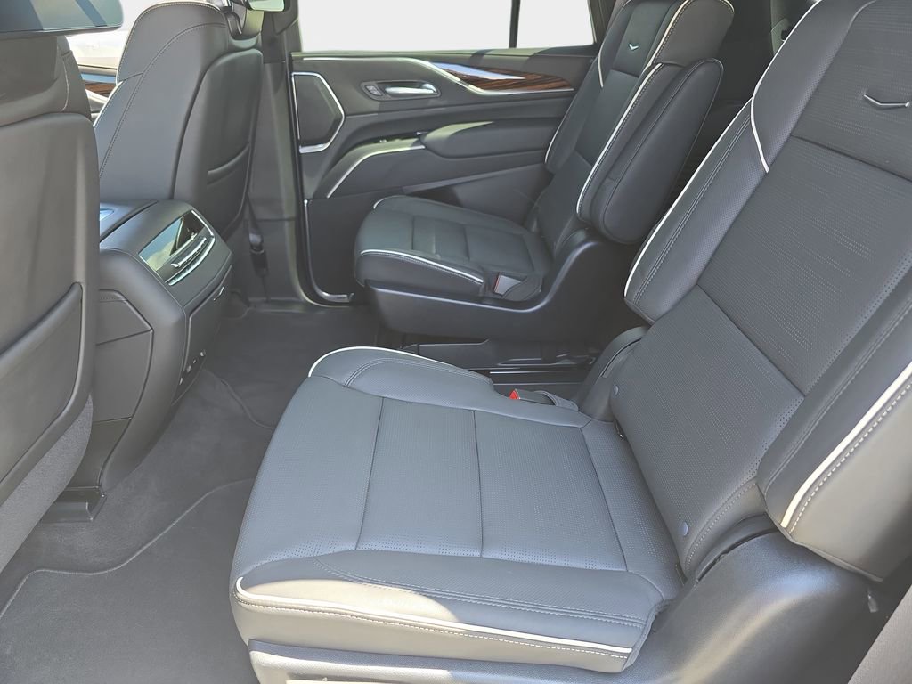 Used 2024 Cadillac Escalade Premium Luxury RWD image 19