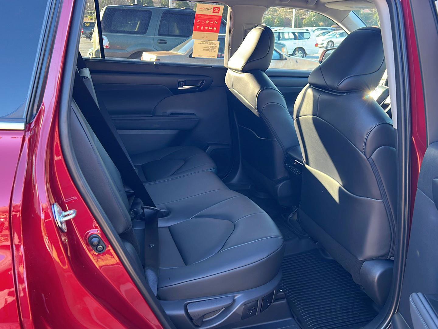 New 2026 Toyota Highlander XLE image 11