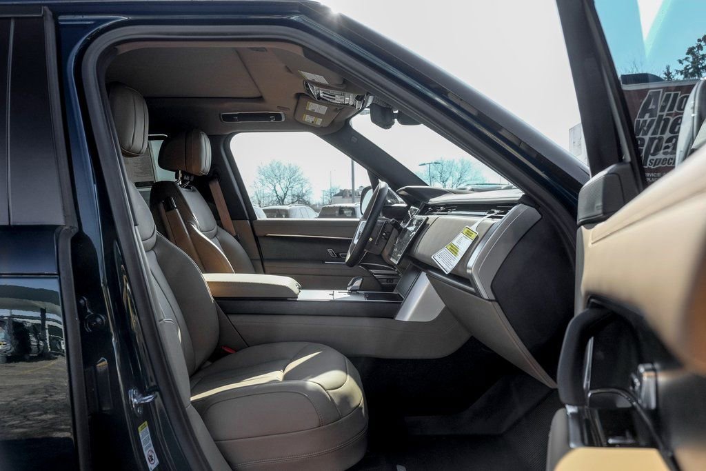 New 2026 Land Rover Range Rover Long Wheelbase SE AWD/4WD image 22