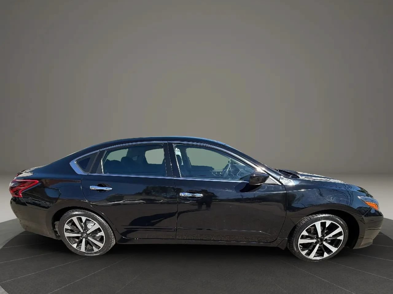 Used 2018 Nissan Altima 2.5 SR FWD image 4