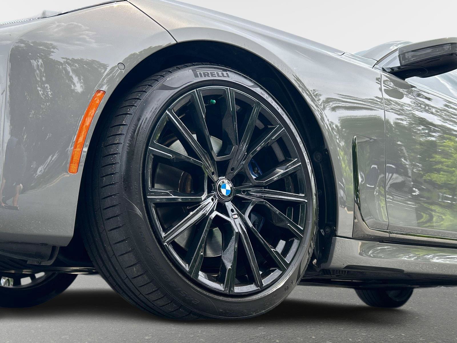 Used 2021 BMW 740i w/ M Sport Package RWD image 10