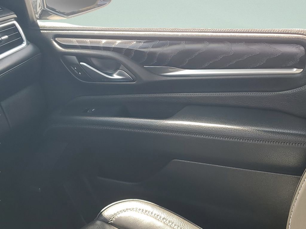 Used 2024 GMC Yukon XL Denali w/ Advanced Technology Package image 16