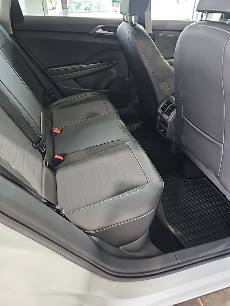 Used 2025 Volkswagen Taos SE image 17