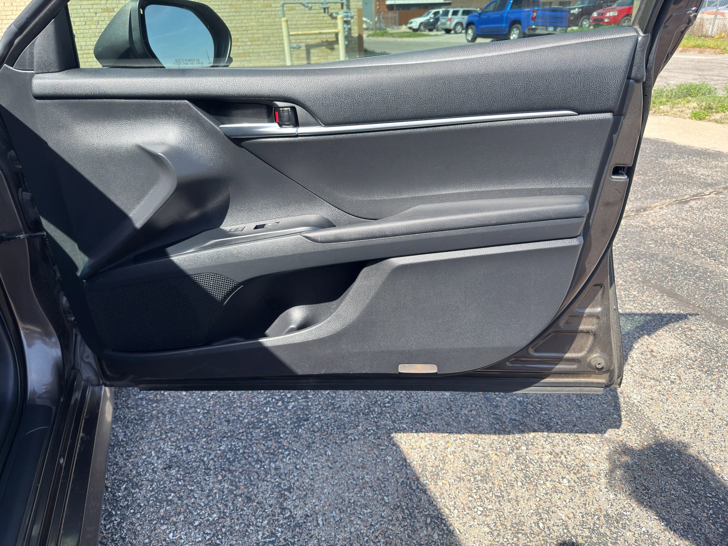 Used 2018 Toyota Camry LE image 19