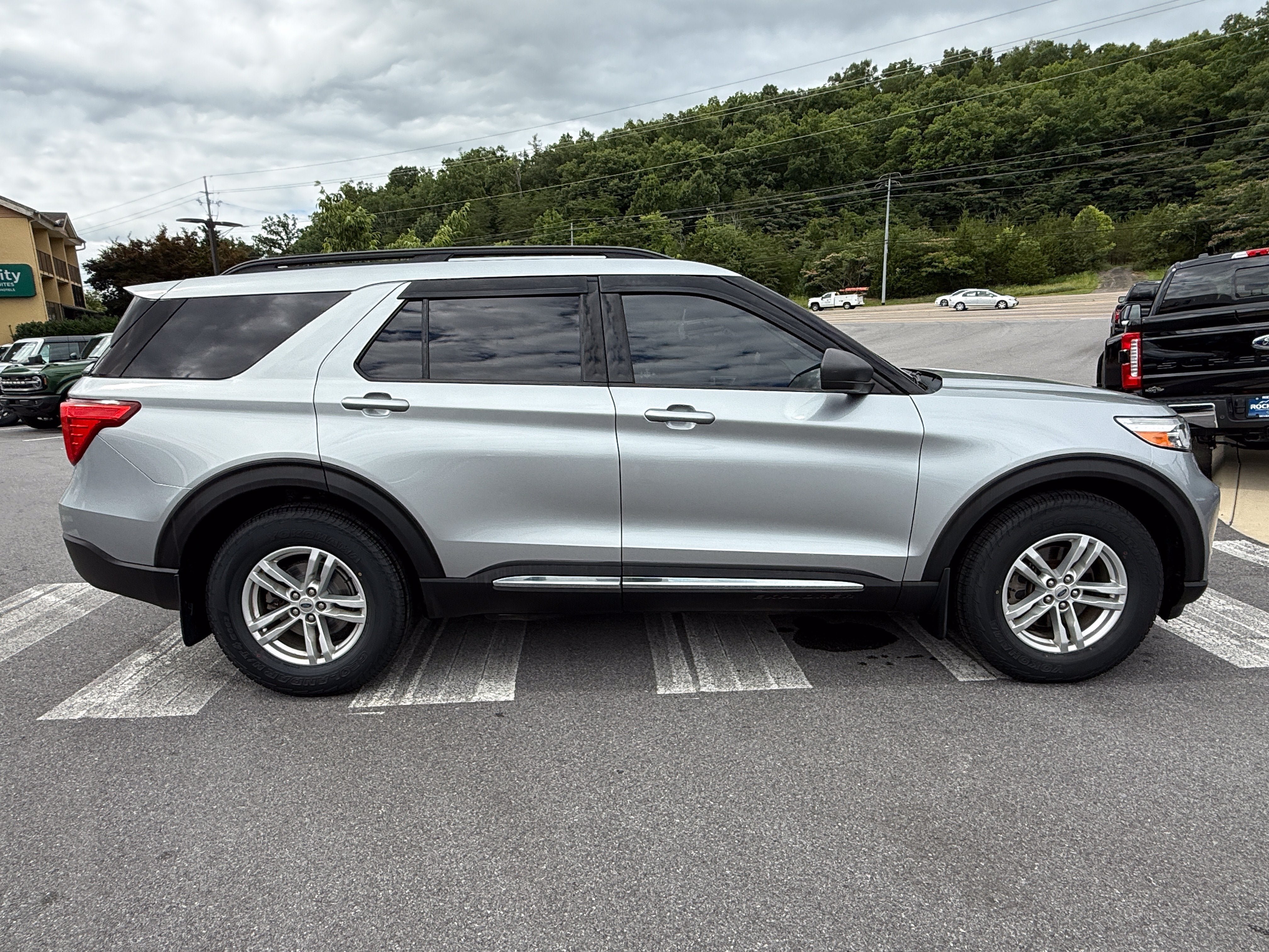Used 2020 Ford Explorer XLT w/ Class III Trailer Tow Package AWD/4WD image 4