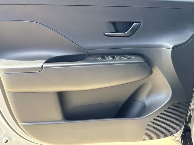 Used 2025 Hyundai Kona SEL image 25