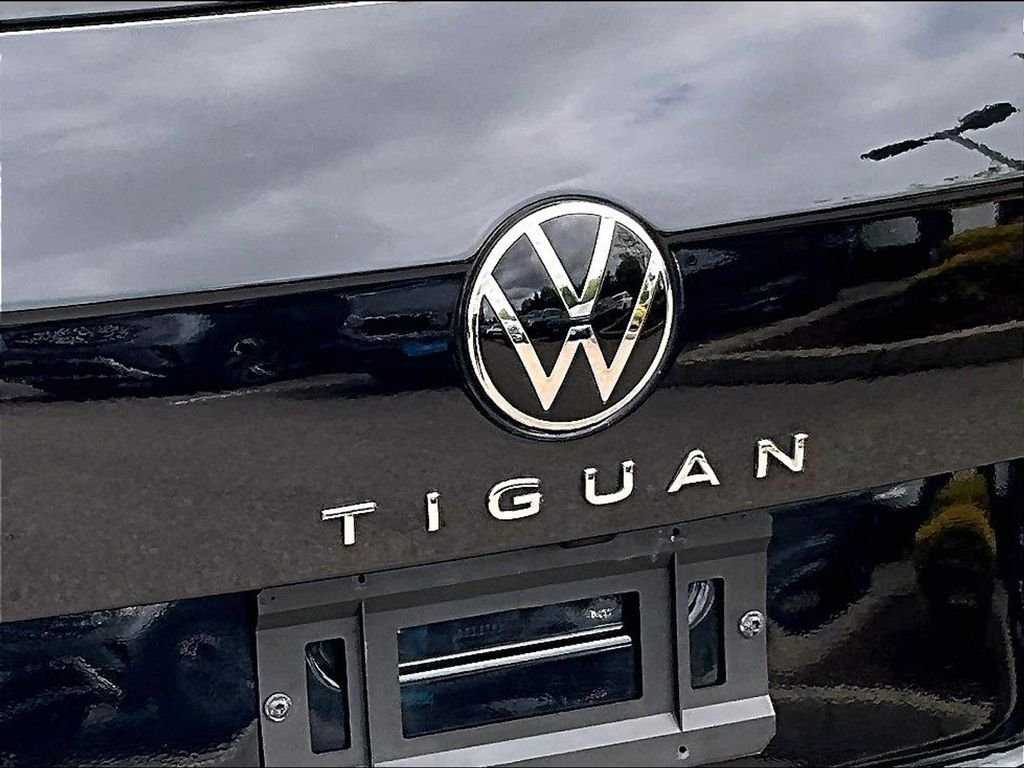 Used 2023 Volkswagen Tiguan SE R-Line AWD/4WD image 27