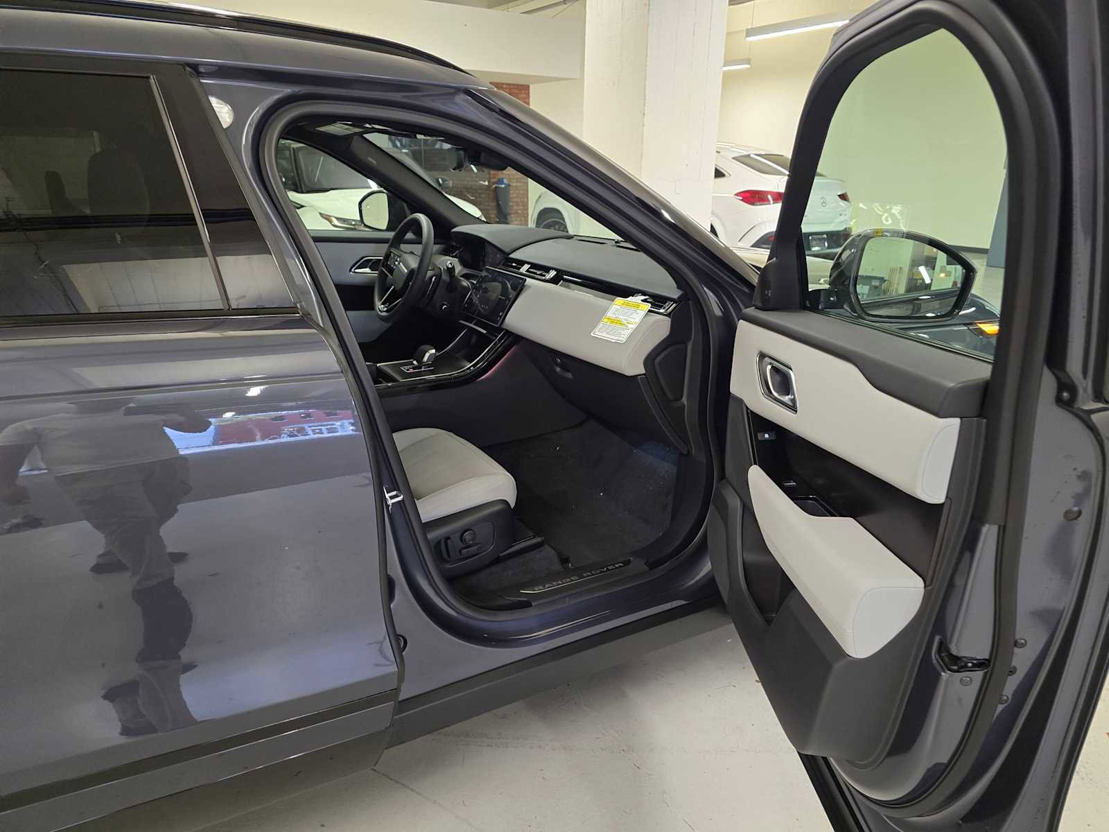 New 2026 Land Rover Range Rover Velar Dynamic SE image 12