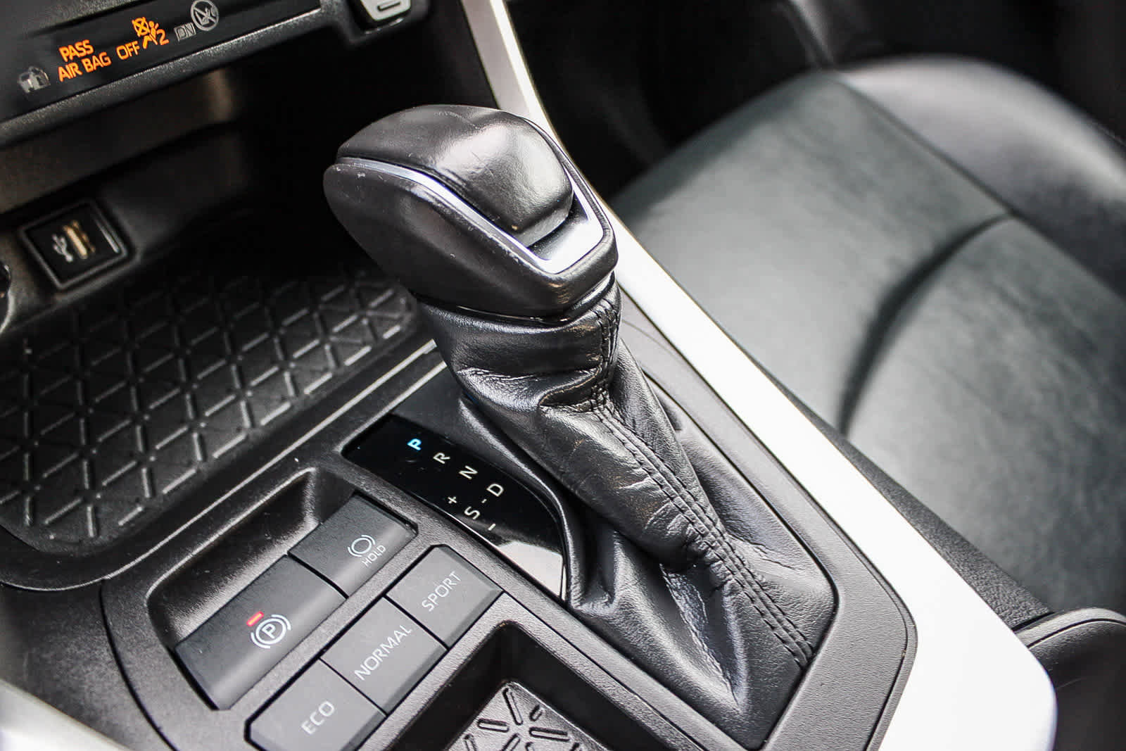 Used 2024 Toyota RAV4 XLE Premium image 19