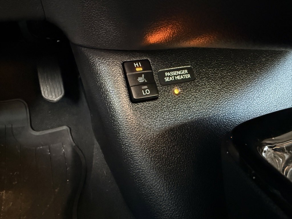 Used 2018 Toyota Prius Prime Premium image 40