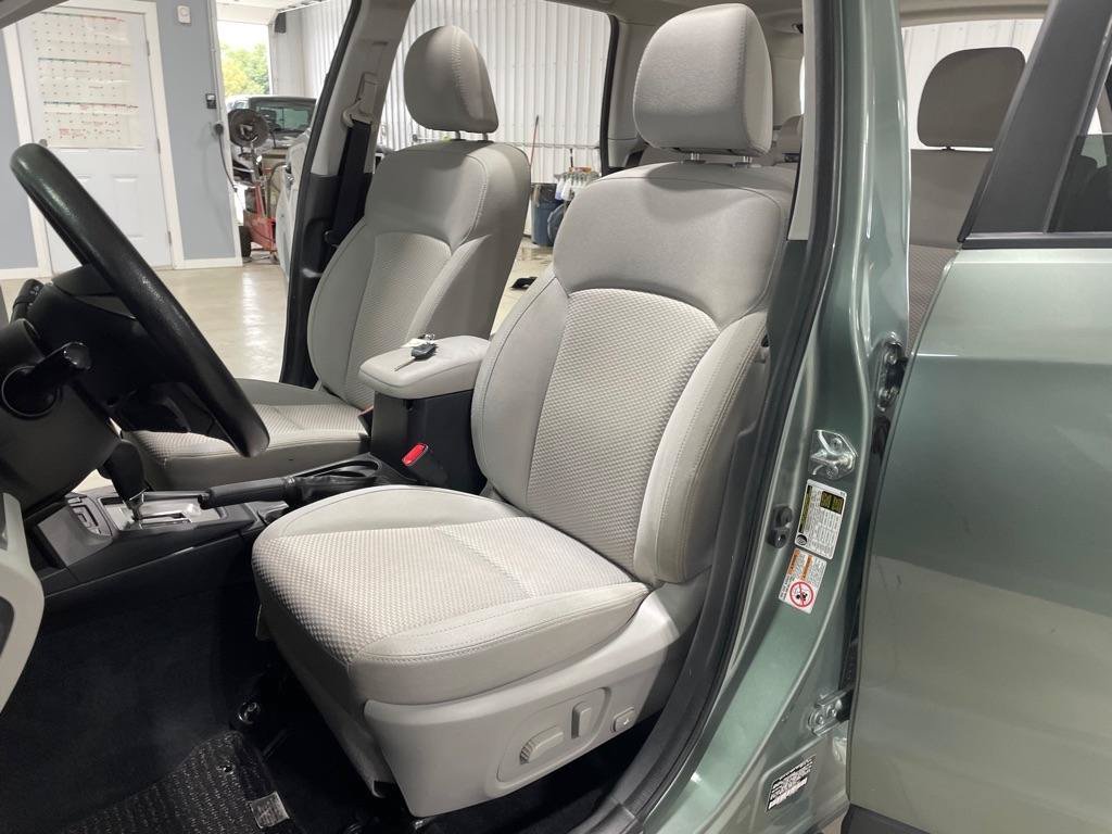 Used 2015 Subaru Forester 2.5i Premium AWD/4WD image 10