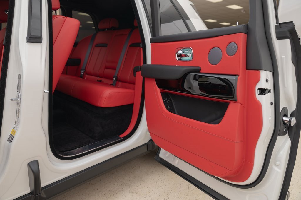Used 2023 Rolls-Royce Cullinan image 24