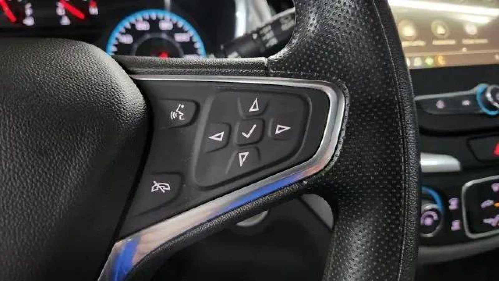 Used 2019 Chevrolet Equinox LS image 24