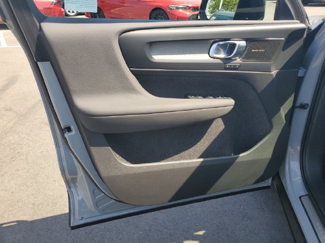 Used 2024 Volvo XC40 B5 Plus w/ Protection Package Premier AWD/4WD image 21