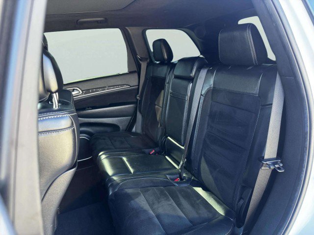 Used 2015 Jeep Grand Cherokee SRT image 37